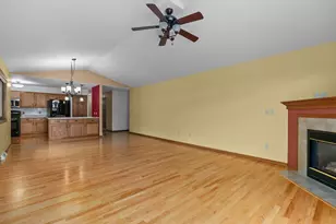 1274 W 18th Ave, Oshkosh, WI 54904 - Photo 4