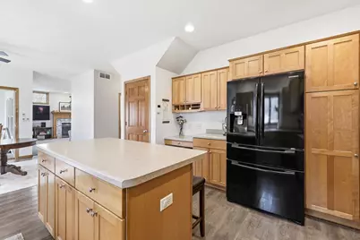 1081 S Violet Lane, Appleton, WI 54914 - Photo 6