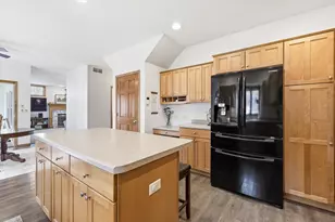 1081 S Violet Ln, Appleton, WI 54914 - Photo 6