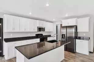 302 Willie Mays Cir, De Pere, WI 54115 - Photo 10