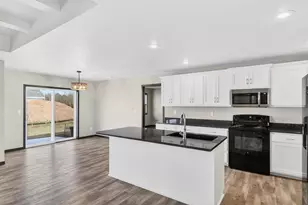 302 Willie Mays Cir, De Pere, WI 54115 - Photo 8