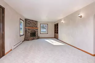 2046 Wayside Pl, Green Bay, WI 54311 - Photo 16