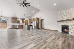 3370 Largo Ridge Ct, Green Bay, WI 54311 - Photo 8