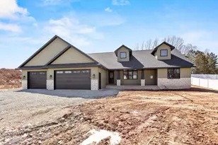 3370 Largo Ridge Ct, Green Bay, WI 54311 - Photo 2