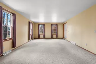 1367 Whirthington Ct, Suamico, WI 54173 - Photo 10