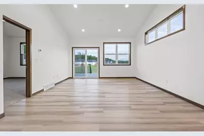 3395 Shawano Avenue, Green Bay, WI 54313 - Photo 8