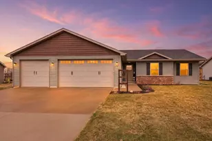 704 Alyssa St, Kaukauna, WI 54130 - Photo 2