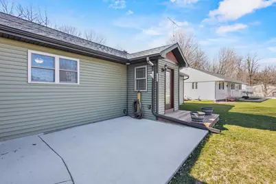 4726 Hessel Court, Manitowoc, WI 54220 - Photo 4