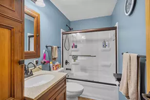 4726 Hessel Ct, Manitowoc, WI 54220 - Photo 10