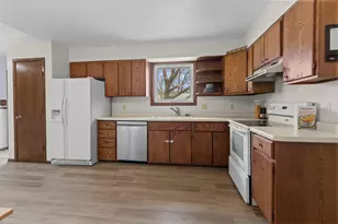 1342 Inverness Ln, Neenah, WI 54956 - Photo 6