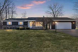 2245 Larkspur Dr, Appleton, WI 54915 - Photo 2