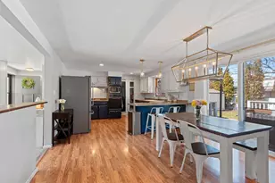 421 Memory Ct, Green Bay, WI 54301 - Photo 4