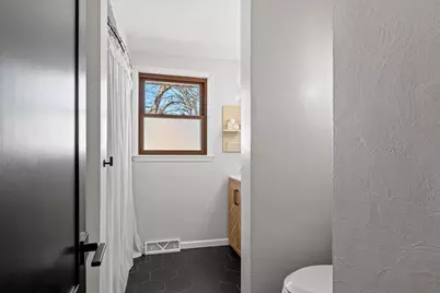 421 Memory Court, Green Bay, WI 54301 - Photo 14