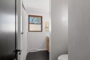 421 Memory Ct, Green Bay, WI 54301 - Photo 14