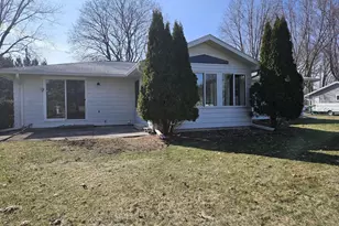 1011 Alpine Dr, Green Bay, WI 54311 - Photo 2