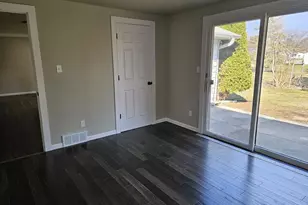 1011 Alpine Dr, Green Bay, WI 54311 - Photo 10