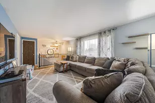 827 Heritage Trail, Oshkosh, WI 54904 - Photo 6