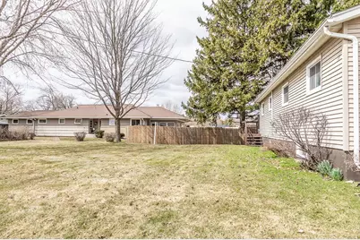 828 W Warren Street, New London, WI 54961 - Photo 40