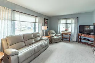 828 W Warren St, New London, WI 54961 - Photo 4