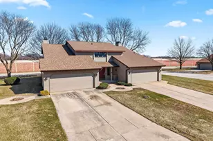 2409 Cedar Ridge Ct, Green Bay, WI 54313 - Photo 2