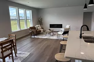 8367 Marlo Ave, Neenah, WI 54956 - Photo 10