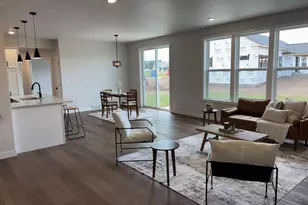 8367 Marlo Ave, Neenah, WI 54956 - Photo 4