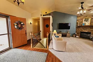 458 Windmill Dr, Kaukauna, WI 54130 - Photo 4