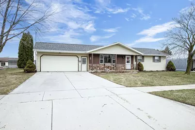 1703 Eisenhower Street, New Holstein, WI 53061 - Photo 2