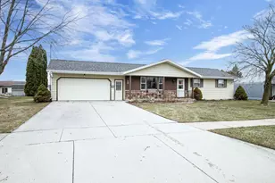 1703 Eisenhower St, New Holstein, WI 53061 - Photo 2