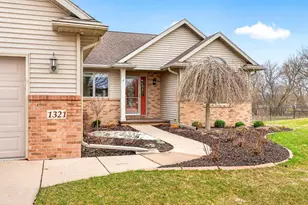 1321 Shootingstar Dr, Neenah, WI 54956 - Photo 2