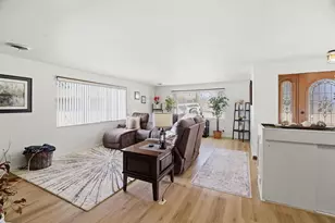 136 Circle Dr, Shawano, WI 54166 - Photo 4