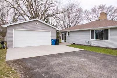 1380 Lakeview Lane, Menasha, WI 54952 - Photo 2