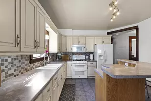 300 Maple St, Black Creek, WI 54106 - Photo 6