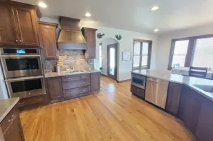 1387 Radcliff Rd, Neenah, WI 54956 - Photo 10