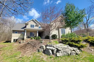 1387 Radcliff Rd, Neenah, WI 54956 - Photo 2
