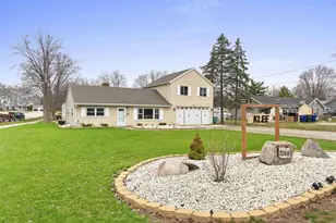 2068 Lost Dauphin Rd, De Pere, WI 54115 - Photo 2