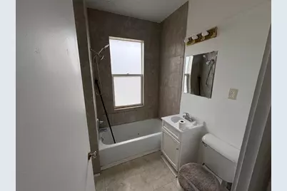 202 W Irving Avenue, Oshkosh, WI 54901 - Photo 4