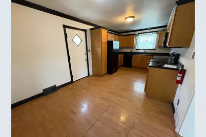 202 W Irving Avenue, Oshkosh, WI 54901 - Photo 2