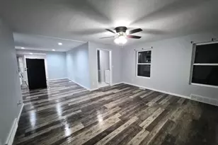 911 St Clair St, Manitowoc, WI 54220 - Photo 8