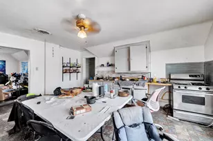 827 N Broadway, Green Bay, WI 54303 - Photo 18