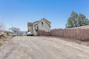 827 N Broadway, Green Bay, WI 54303 - Photo 32