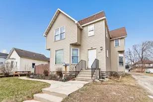 827 N Broadway, Green Bay, WI 54303 - Photo 2