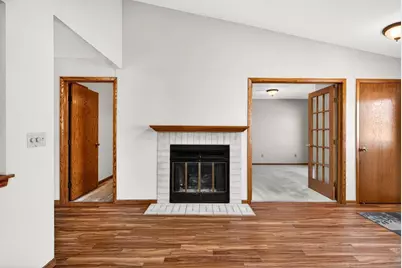 984 Tullar Road #17, Neenah, WI 54956 - Photo 4