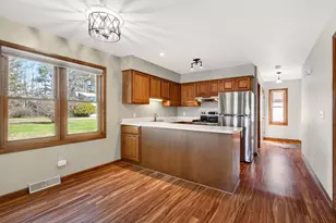 984 Tullar Rd, Neenah, WI 54956 - Photo 8