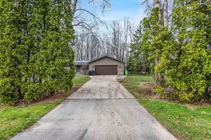 8578 Winncrest Rd, Neenah, WI 54956 - Photo 2