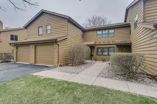 930 Manor Dr, Neenah, WI 54956 - Photo 2