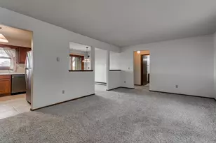 930 Manor Dr, Neenah, WI 54956 - Photo 4