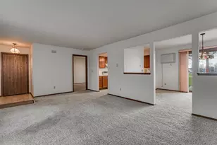 930 Manor Dr, Neenah, WI 54956 - Photo 6