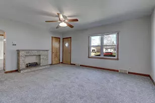 758 Madison St, Neenah, WI 54956 - Photo 10