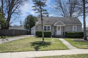 758 Madison St, Neenah, WI 54956 - Photo 2